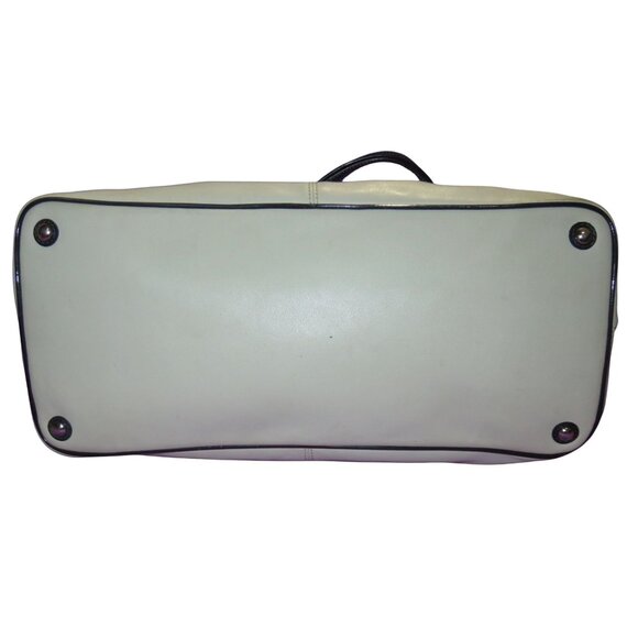 Coach 2010 Laura Spectator White Leather Navy Trim Framed Kisslock Handbag - Picture 10 of 14